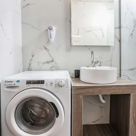 Downtown Seaside Apartment *