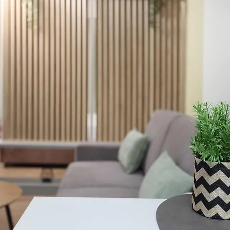 Downtown Seaside Apartment